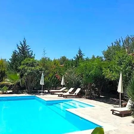 Sleeps 6 Pool Air Con 别墅